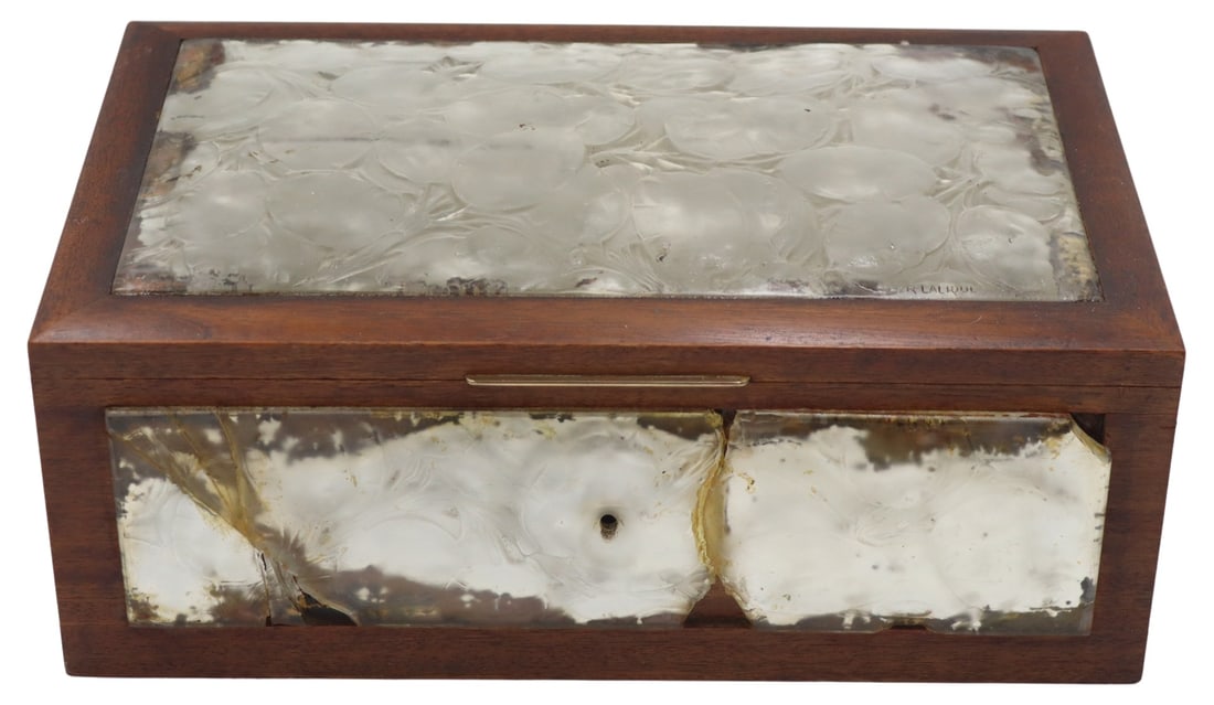 R. LALIQUE "Monnaie du Pape" Coffer.: Rene Lalique hinged coffer displaying molded glass panels to the lid and four sides decorated with Lunaria - also known as "pope's money" or "money plant". The largest panel on the