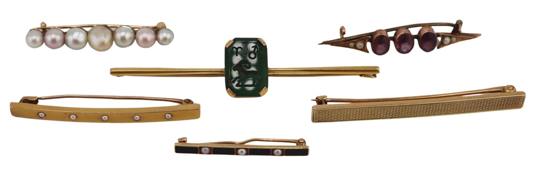 JEWELRY. (6) Assorted Gold Bar Pins Inc. Mikimoto.: Includes a Mikimoto 14kt yellow gold bar pin displaying (7) slightly tapered pearls of various colors - stamped verso, "K15" with a Mikimoto maker's mark, central pearl is detached but prese