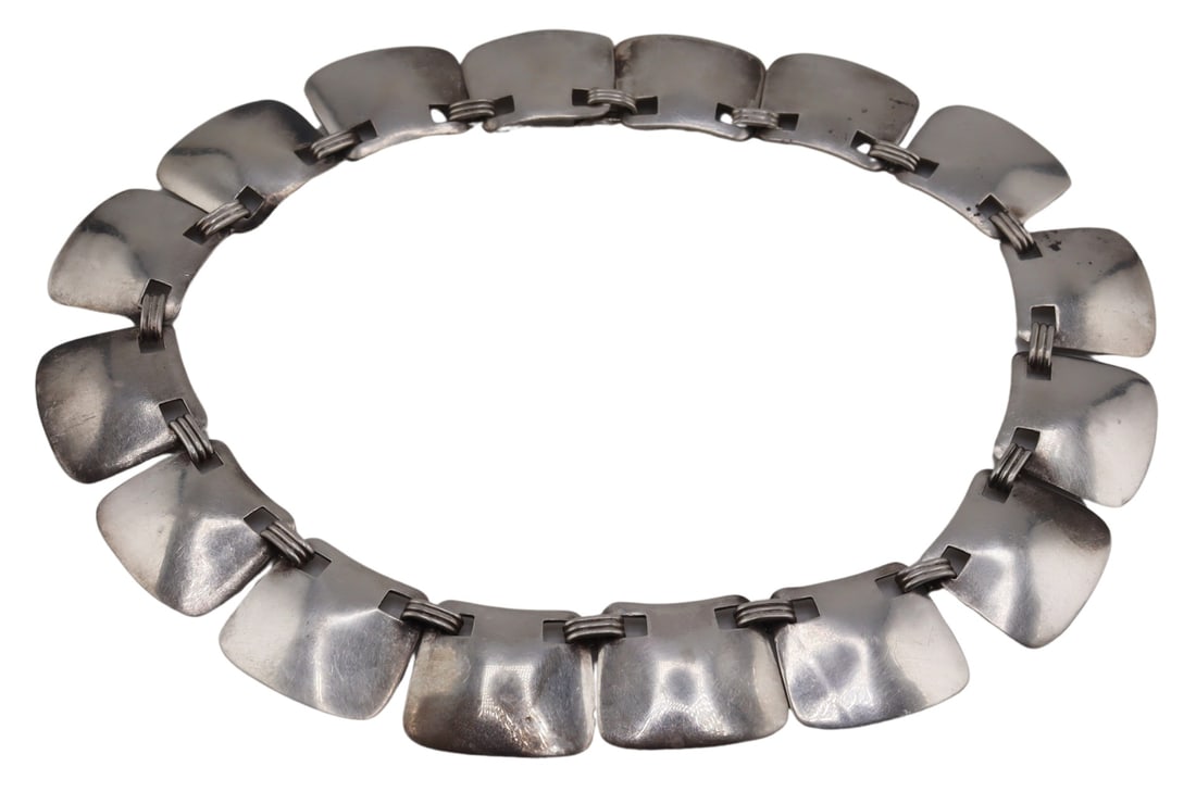 JEWELRY. Hector Aguilar Mexican Sterling Necklace.: Signed Hector Aguilar Mexican sterling necklace. Signed, "Sterling Made in Mexico" with a Hector Aguilar maker's mark. Total approx. weight of the necklace is 2.41 troy oz (gross). From a Ke