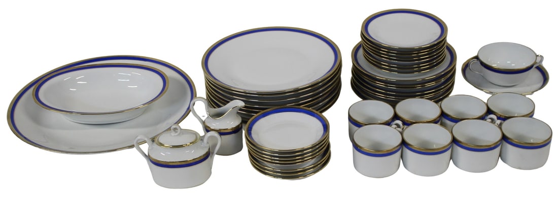 Ginori "Palermo Blue" Set of China for 8: A set of Ginori "Palermo Blue" for 8 to include: 8 dinner plates (10.5"), 8 bread plates (6.5"), 8 salad plates (8"), 8 cups, 8 saucers, 1 cream soup, 1 cream soup saucer, creamer, sugar, oval vegetab