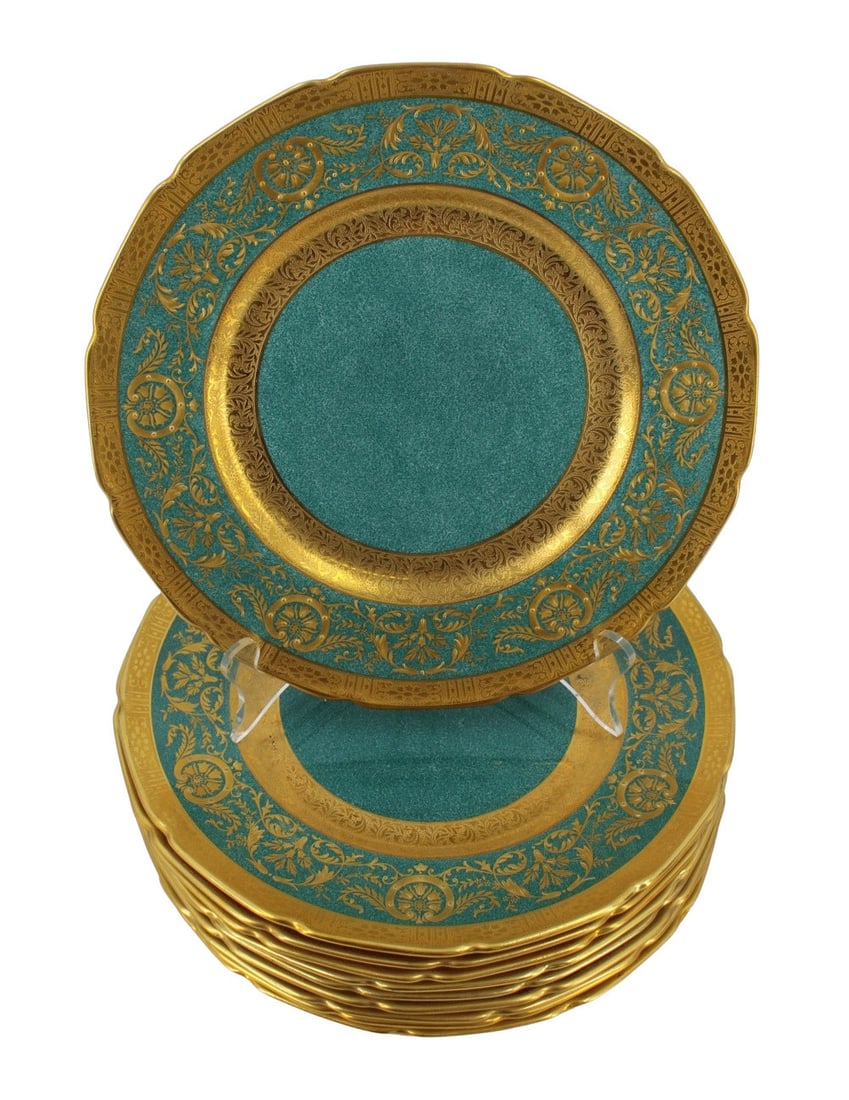 Royal Doulton Set of 12 Dinner Plates. (1 of 5)