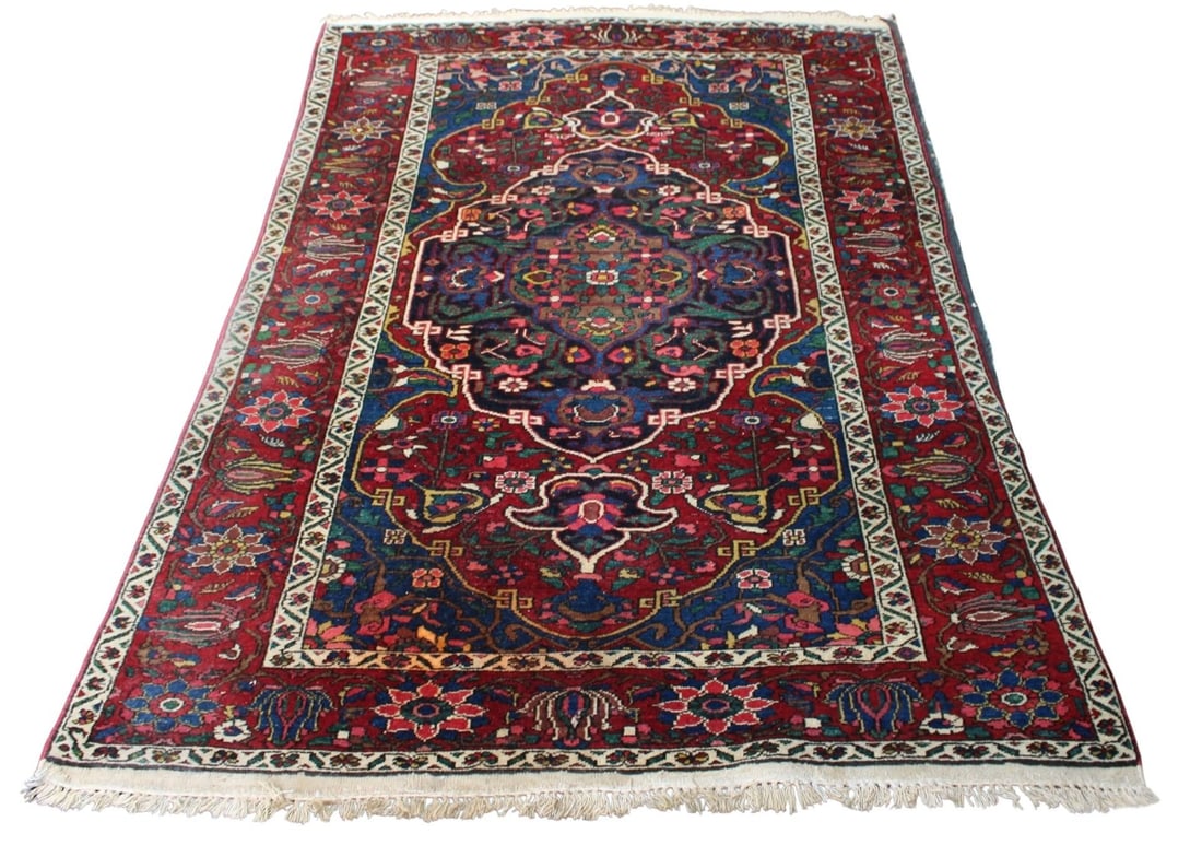 Vintage and Finely Hand Knotted Baktiahri Carpet.: From a Greenwich, CT estate. - Dimensions: 4ft 6" x 7ft 5"