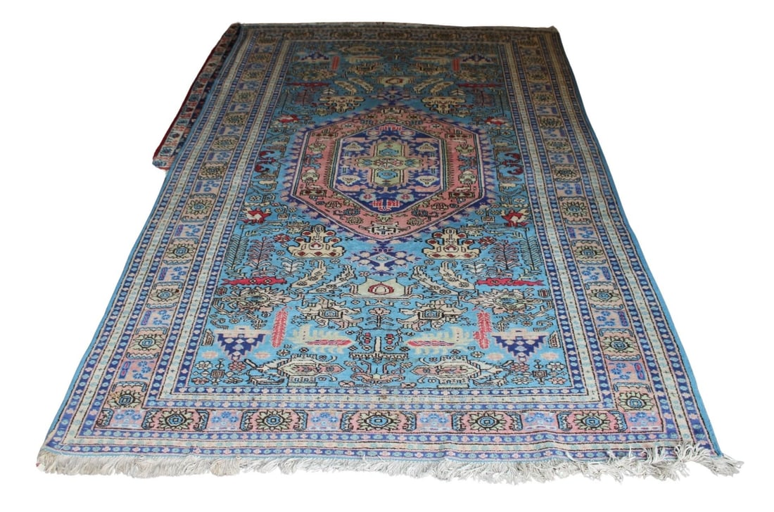 Vintage and Finely Hand Knotted Ardebil Carpet.: From a Greenwich, CT estate. - Dimensions: 5ft 8" x 9ft 5"