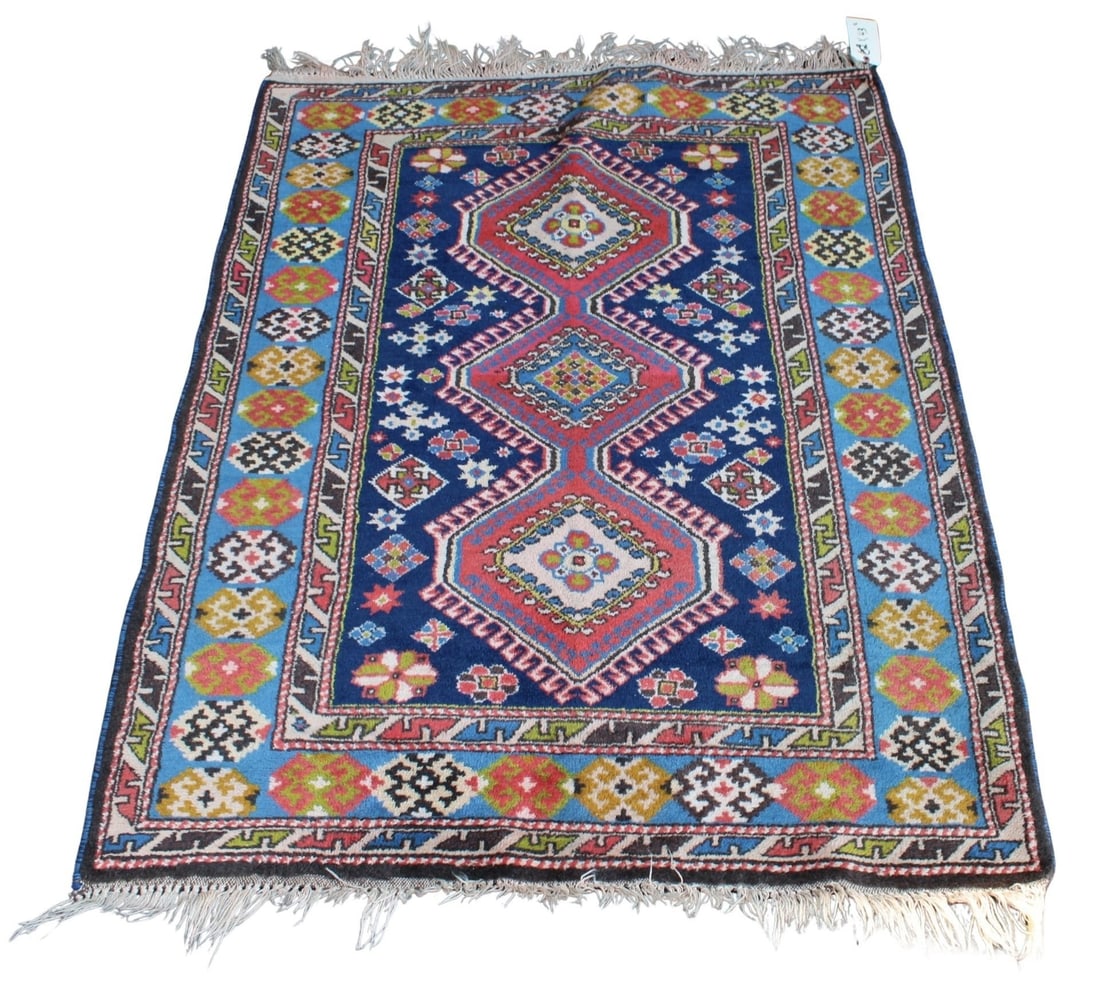 Vintage and Finely Hand Knotted Shiraz Luri Carpet: From a Greenwich CT collection. - Dimensions: 3ft 7" x 5ft 2"