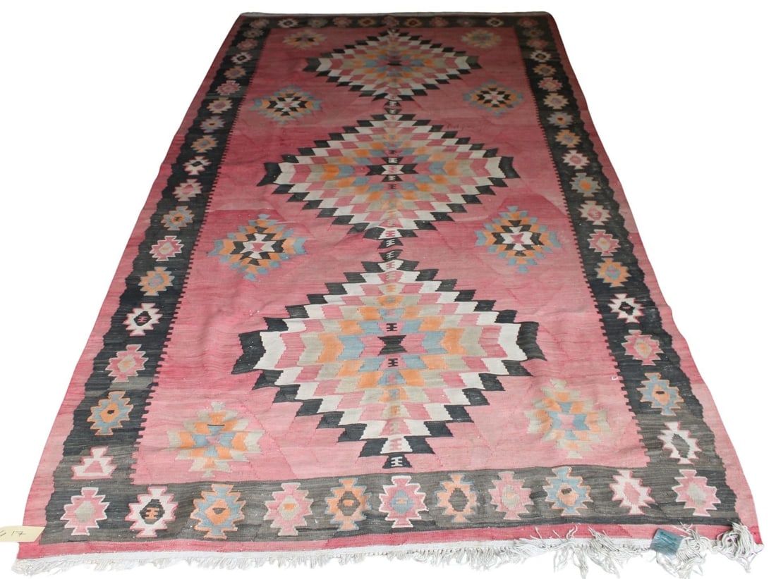 Vintage And Finely Hand Knotted Kilm Soumac.: From a Greenwich, CT collection. - Dimensions: 5ft x 10ft 2"