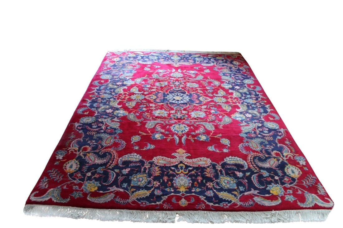 Vintage and Finely Hand Knotted Kerman Carpet: Good size with great pattern. From a Greenwich, CT collection. - Dimensions: 6ft 10" x 9ft 4"