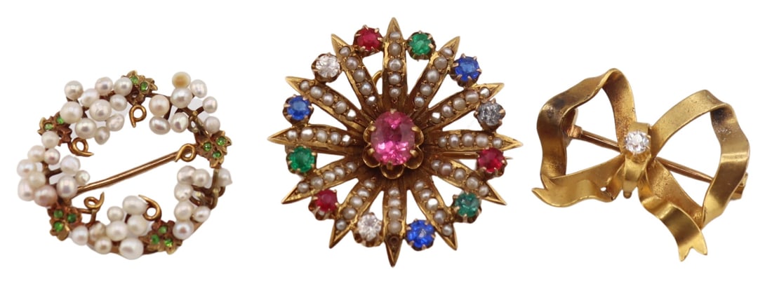 JEWELRY. Antique/Vintage Gold Jewelry Grouping.: Includes a 10kt yellow gold brooch/pendant displaying a central prong-set oval facet pink gem surrounded by a starburst style setting accented by seed pearls to each "arm" and (12) faceted gems - stam