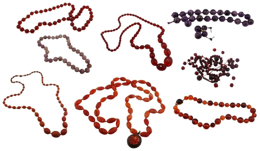 JEWELRY. Collection of Antique/Vintage Beads. (1 of 20)