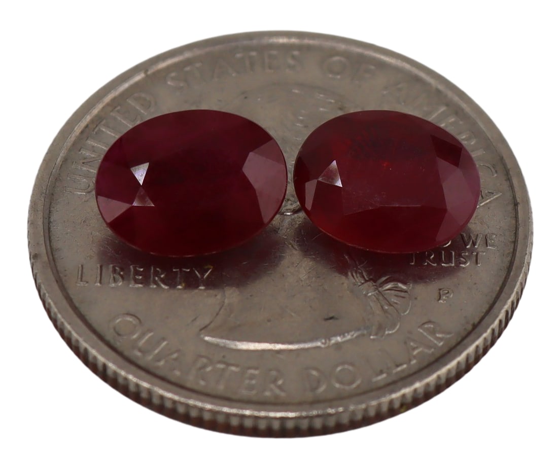 JEWELRY. (2) Loose Oval Faceted Rubies.: In the process of obtaining GIA Origin Reports on these two gems. From a Larchmont, NY estate. Dimensions: rubies measure approx. 7.2mm x 8.8mm x 3.2mm and 7.0mm x 9.0mm x 3.6mm.