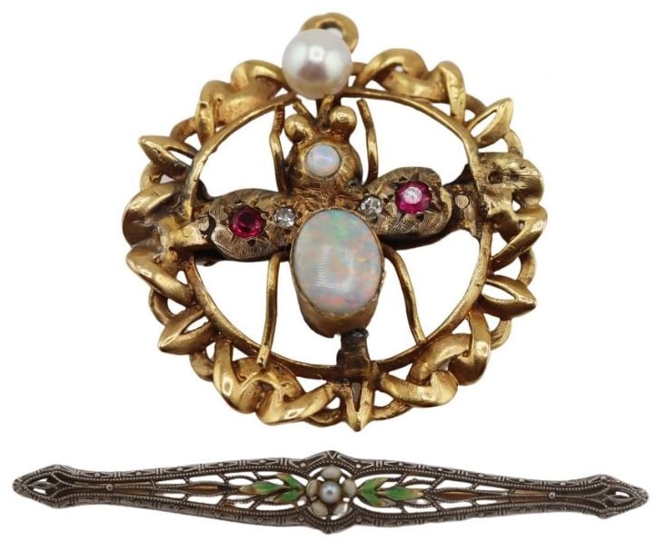 JEWELRY. Antique/Vintage Jewelry Inc. Krementz.: Includes a signed Krementz platinum topped 14kt yellow gold bar pin with central enamel decorated pendant accented by a single seed pearl - stamped, "14K" with a Krementz maker's mark; and a 17kt yell