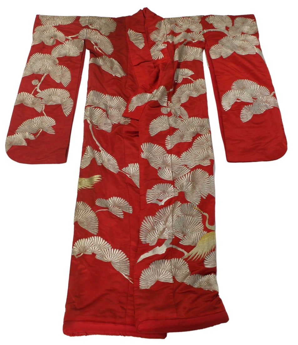 Japanese Embroidered Wedding Kimono. (1 of 14)