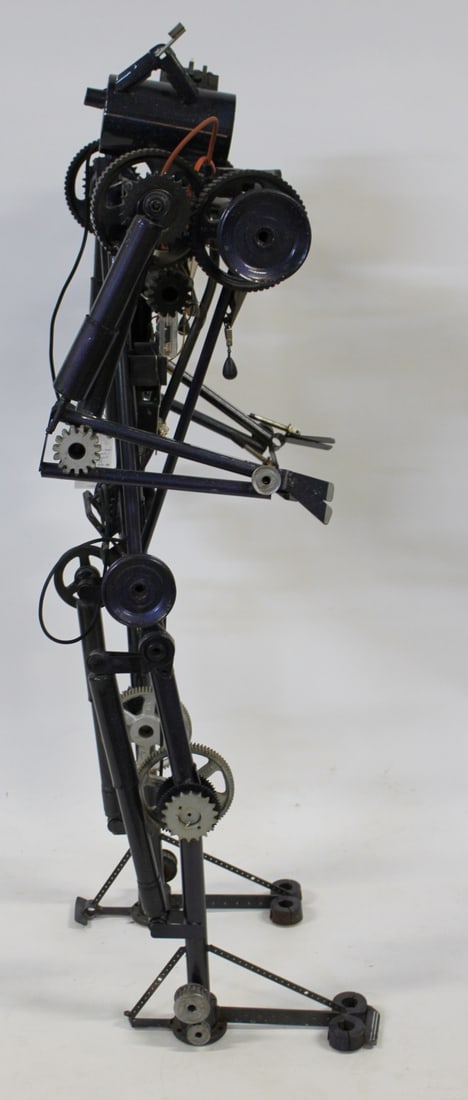 Large Robot Sculpture. - 7