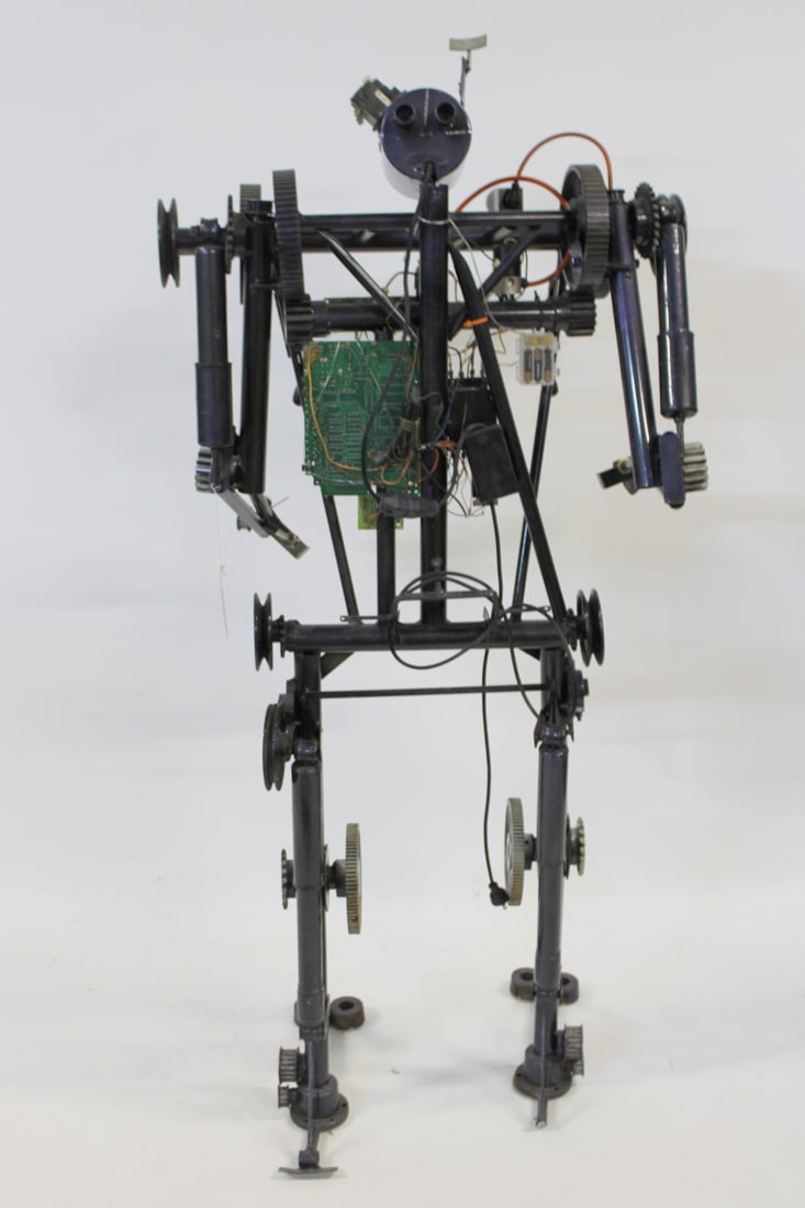 Large Robot Sculpture. - 8