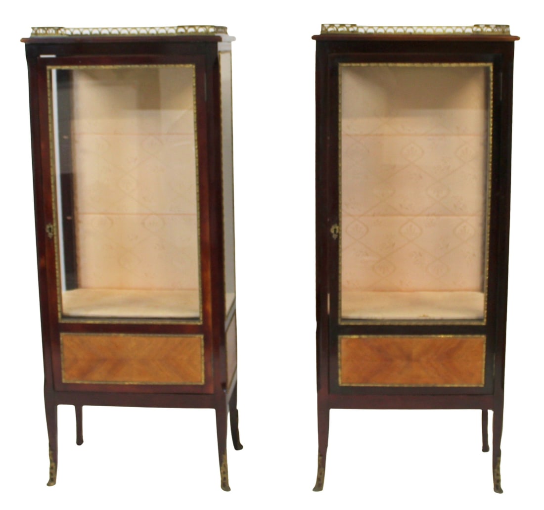 Antique Pair of Louis XV Style Vitrines. (1 of 7)