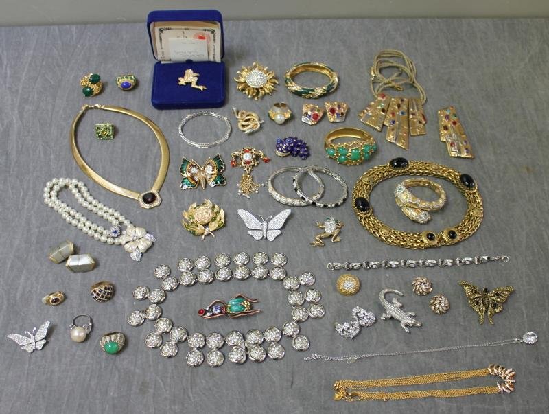 JEWELRY. Costume Jewelry Grouping.: With 6 bangles; 1 bracelet; a jewelry set by Carol Halmy with a necklace, earrings, and bracelet; 13 brooches including Les Bernard, JBK, Barrera, etc.; 6 rings including La Vintage, Jomaz, and Cadora