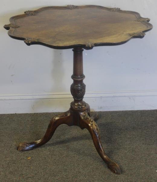 18th Century Mahogany Scalloped Top Tilt Top Table: Well carved. From a Greenwich, CT estate. Dimensions: 27.75" diameter x 27" high.