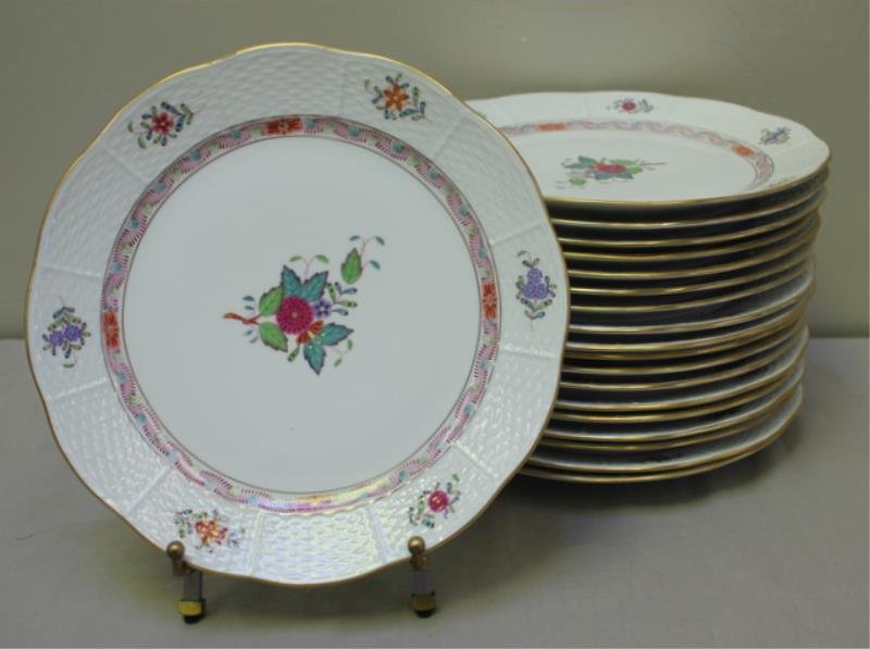 19 Herend Chinese Bouquet 10" Dinner Plates. (1 of 3)