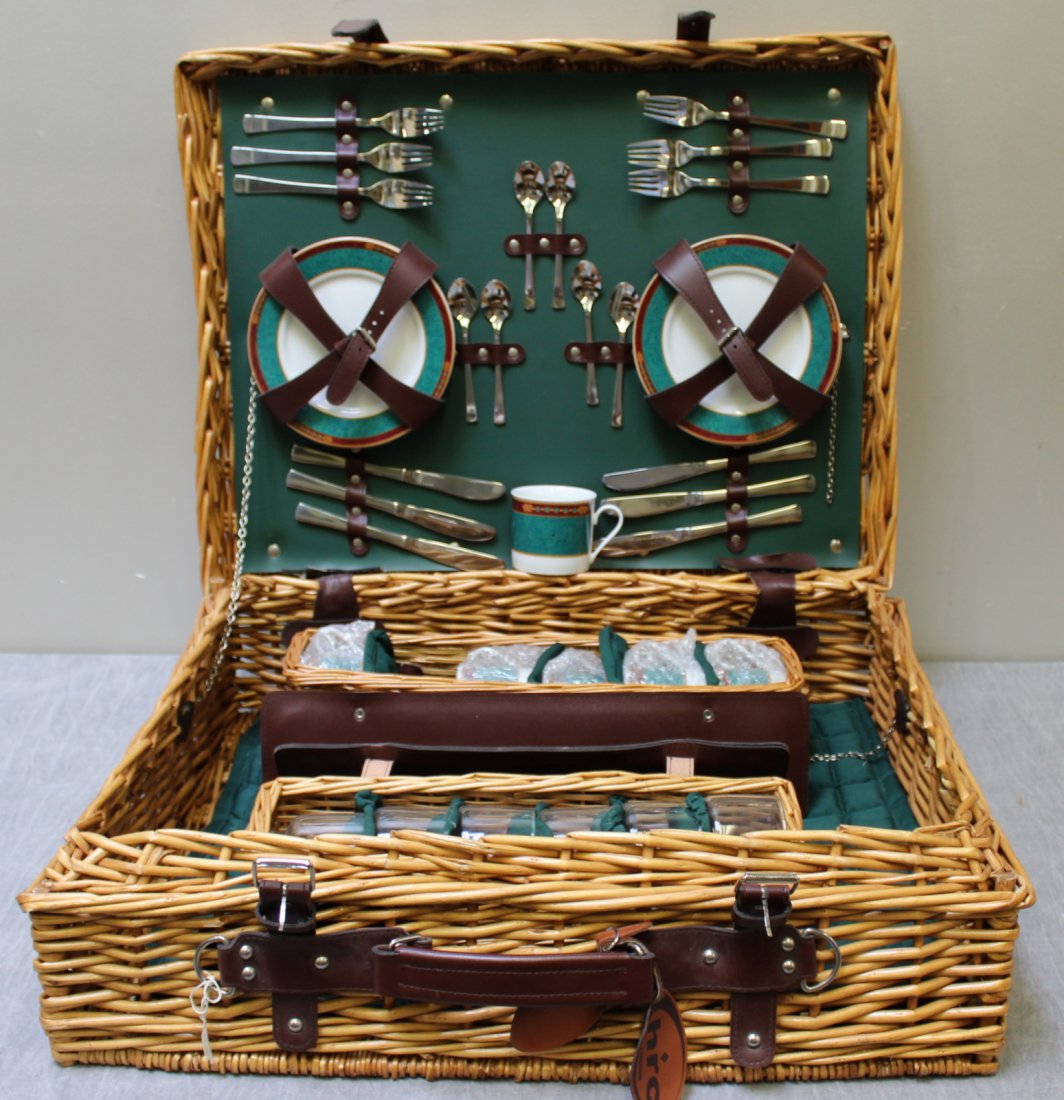 Fitted Wicker Picnic Basket or Picnic Hamper. (1 of 6)