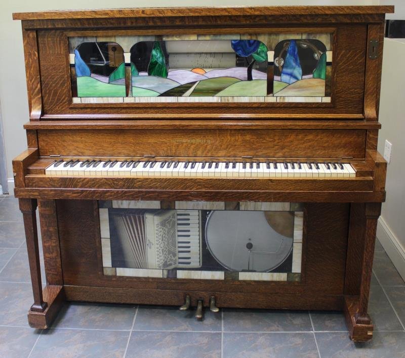 Nickelodeon Oak Player Piano. (1 of 10)