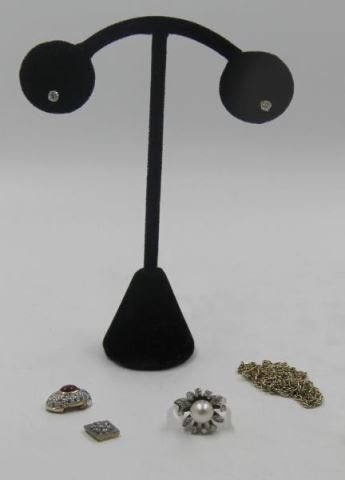 JEWELRY. Assorted Gold Jewelry Grouping. (1 of 7)