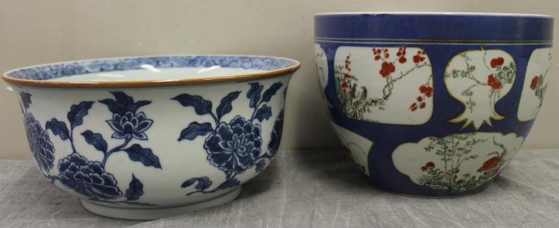 Lot of 2 Chinese Porcelain Bowls. (1 of 8)