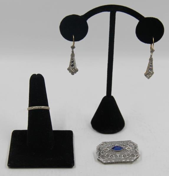 JEWELRY. Antique Gold Jewelry Grouping. (1 of 7)