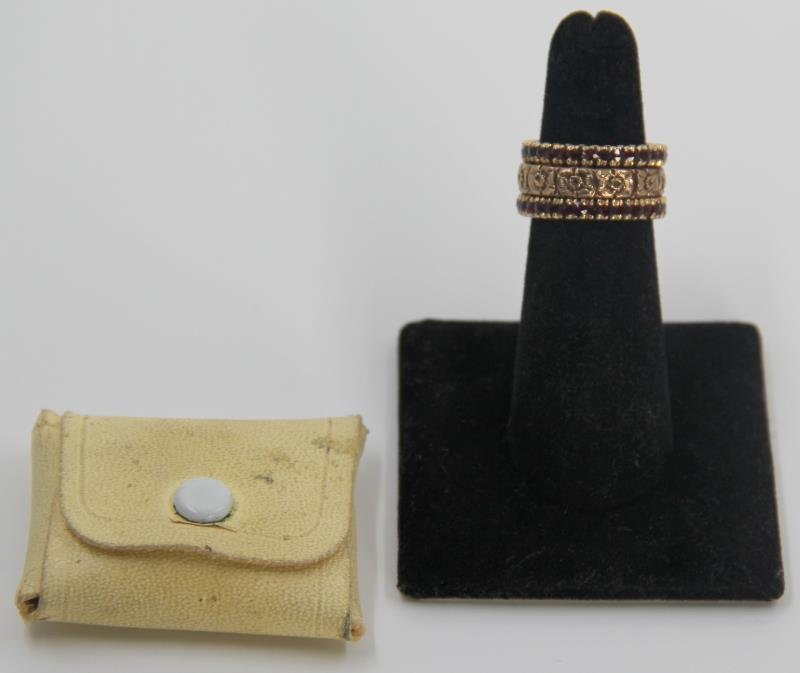 JEWELRY. Signed 14kt Gold and Garnet Ring. (1 of 5)