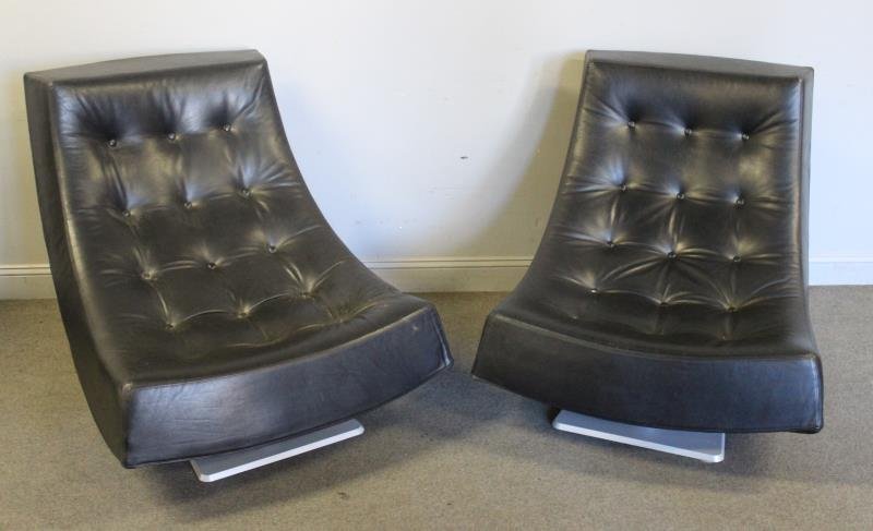 Pair of Large Black Leather Scoop Chairs. (1 of 2)