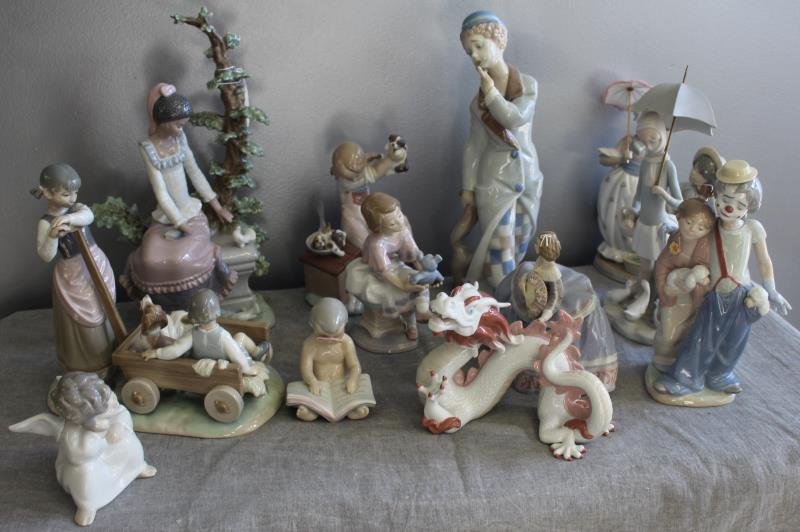 LLADRO. Large Lot of 12 Porcelain Figures. (1 of 2)