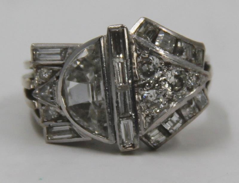 JEWELRY. 18kt White Gold Art Deco Diamond Ring. (1 of 8)