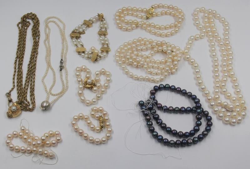 JEWELRY. Assorted Pearl Jewelry Grouping. (1 of 10)