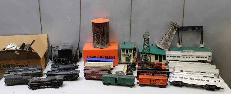 Lot of Vintage Lionel Trains and Accessories. (1 of 9)