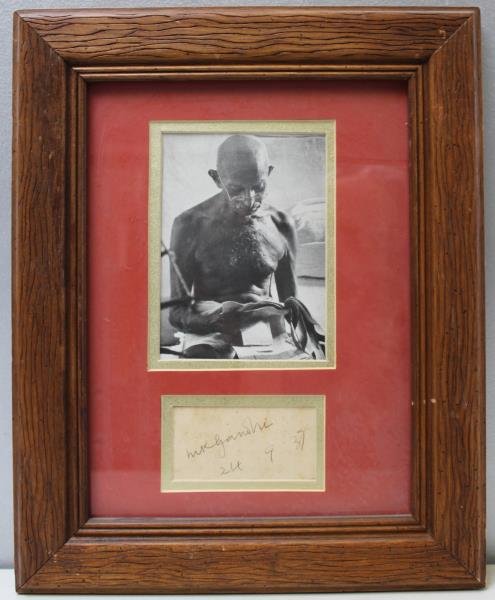 (Autographs) Mahatma Gandhi Signature (1 of 4)