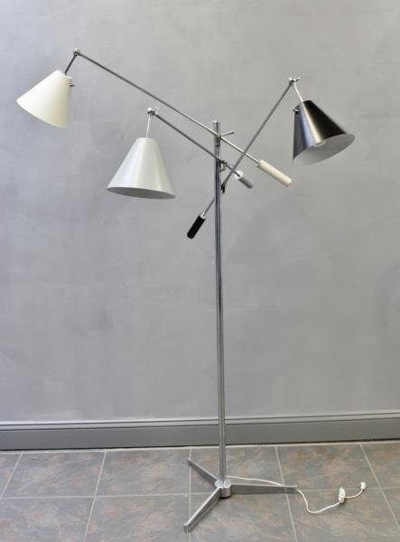 Midcentury Arredoluce Trienniale Floor Lamp. (1 of 4)