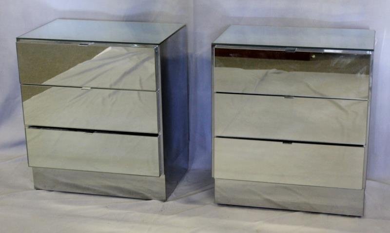 Vintage Pair of Mirrored End Tables. (1 of 4)