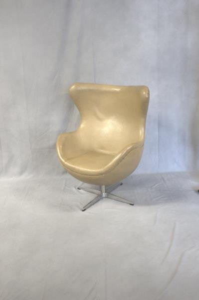Midcentury Arne Jacobsen Style Egg Chair. (1 of 6)