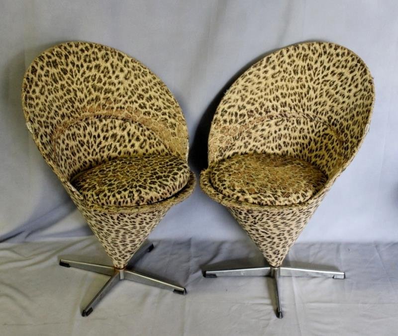 Midcentury Pair of Verner Panton Cone Chairs. (1 of 5)