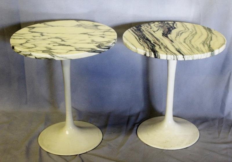 Midcentury Pair of Saarinen Style End Tables. (1 of 2)