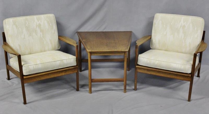 Midcentury Pair of Teak Lounge Chairs. (1 of 5)