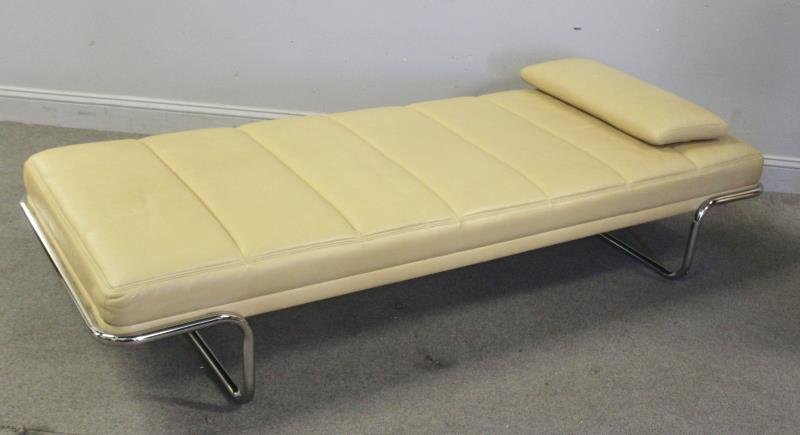Midcentury Leather and Chrome Daybed. (1 of 4)