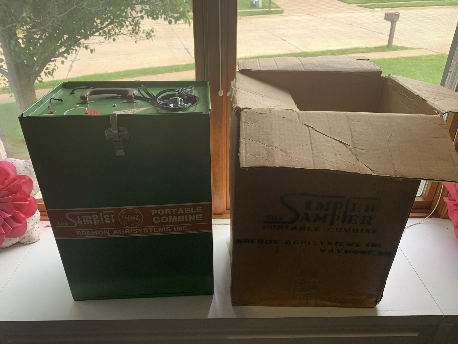 LIKE NEW BREHON SIMPLE SAMPLER PORTABLE COMBINE (1 of 6)