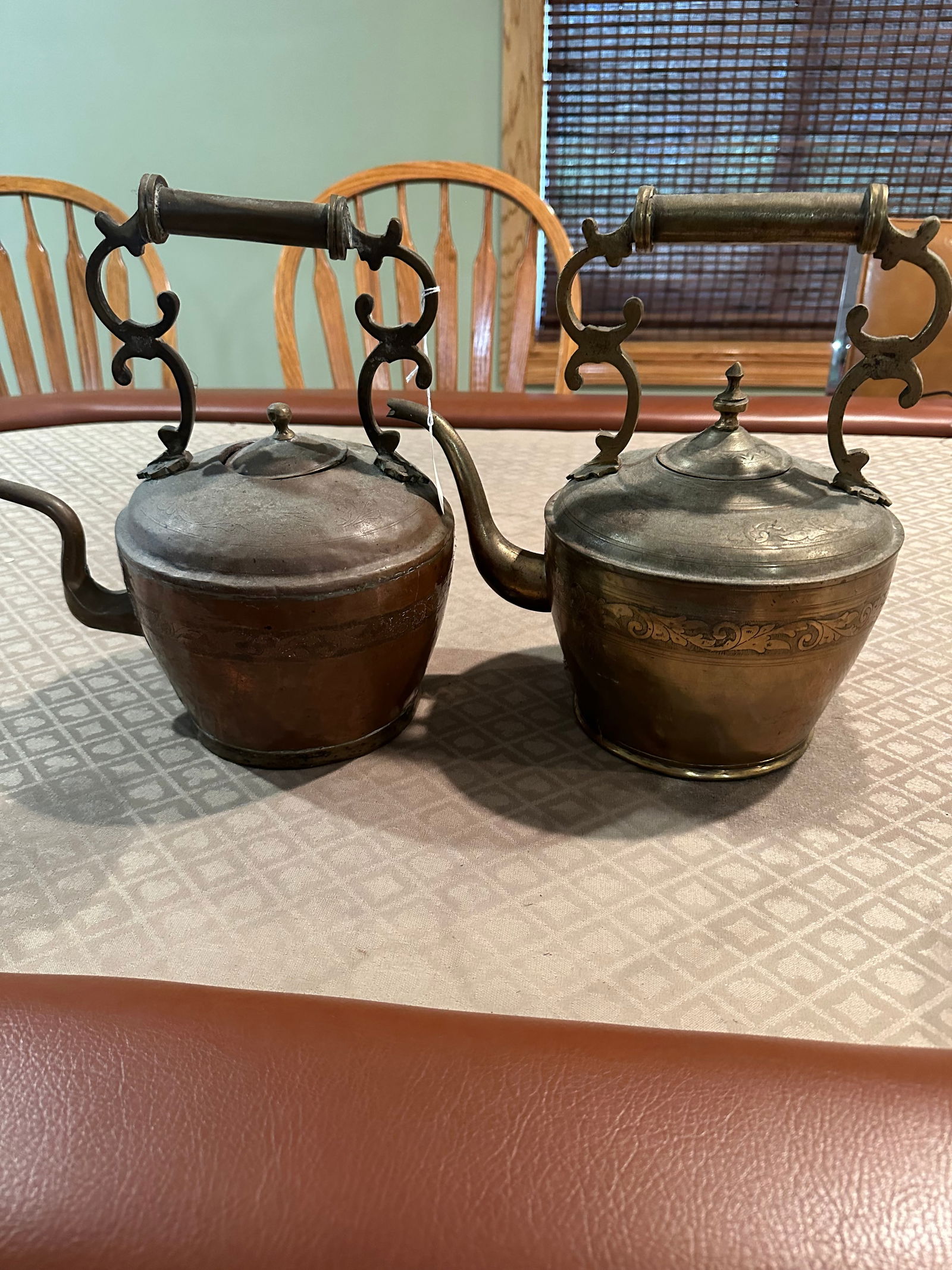 2 VINTAGE COPPER TEA KETTLES ORNATE MORROCCAN (1 of 5)