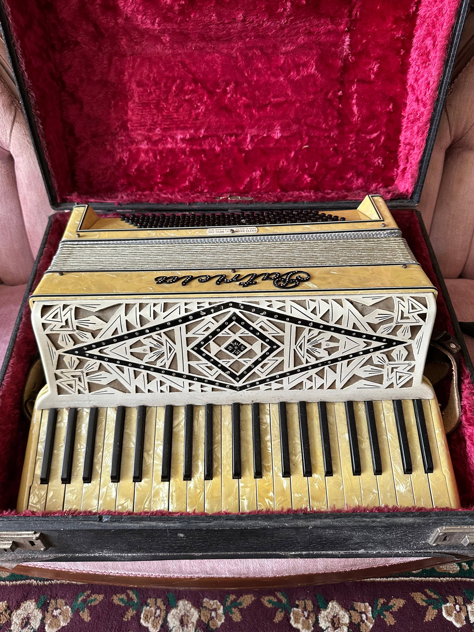 PATTI BROS PATRICIA OPAL ACCORDIAN: AS SHOWN IF YOU HAVE ANY QUESTIONS PLEASE ASK