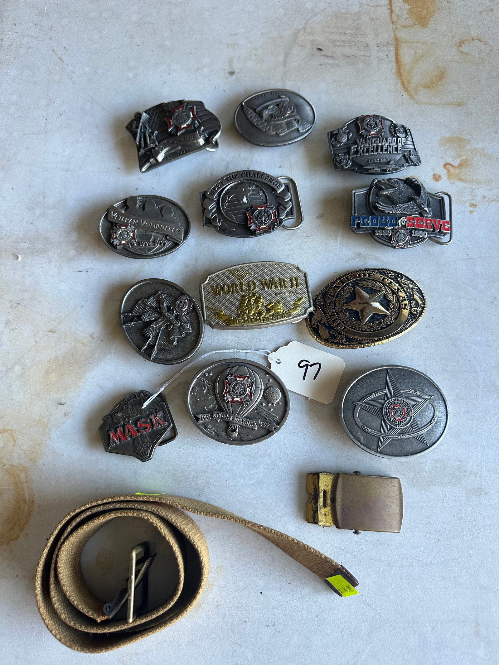 BELT BUCKLE LOT: AS SHOWN IF YOU HAVE ANY QUESTIONS PLEASE ASK