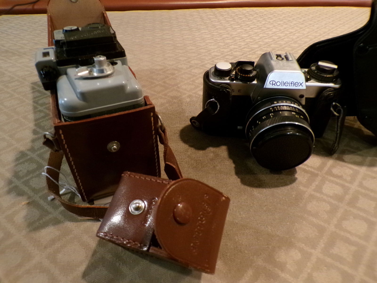 2 CAMERAS ROLLEIFLEX/EUMIG (1 of 4)