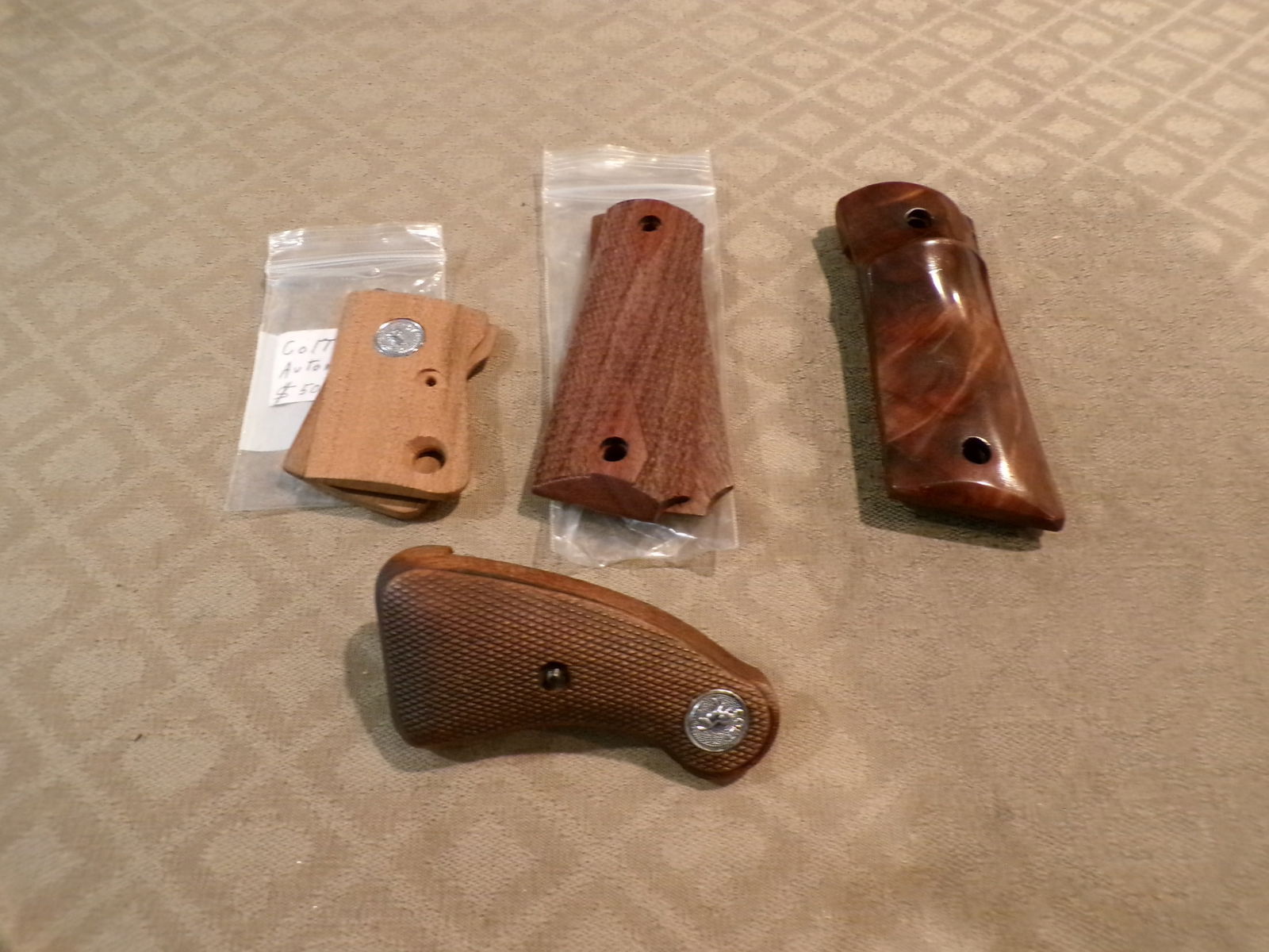 LOT OF COLT HAND GRIPS 1911, .25 (1 of 5)