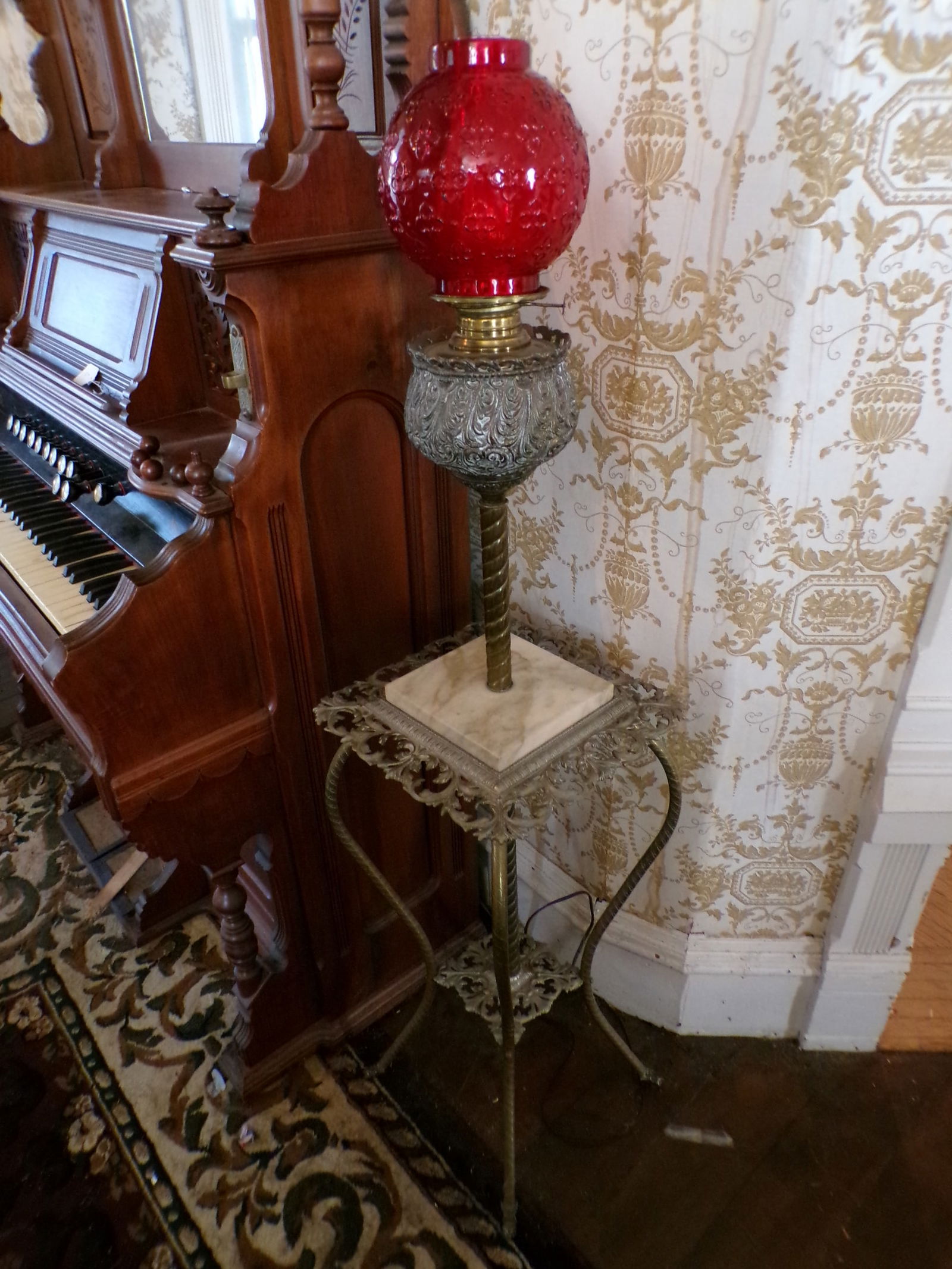 VICTORIAN PIANO/PARLOR LAMP RED SHADE (1 of 4)