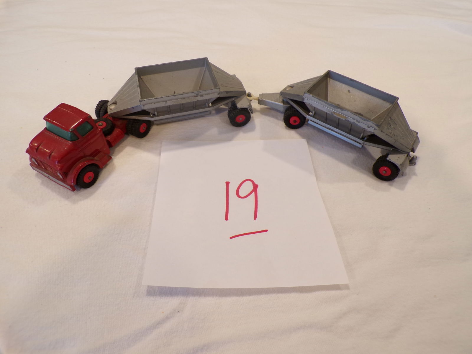 MATCHBOX SERIES LESNEY NO M-4 FRUEHAUFF HOPPER: AS SHOWN IN PICTURES