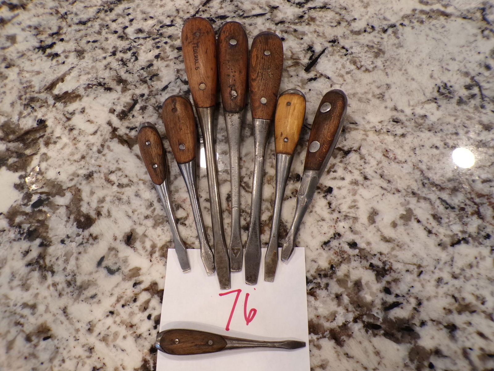 LOT OF SCREWDRIVERS (8) (1 of 3)