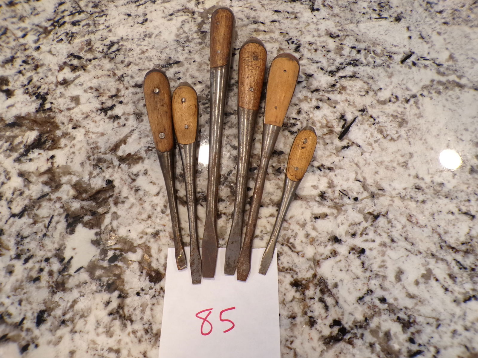 LOT OF SCREWDRIVERS (6) (1 of 3)